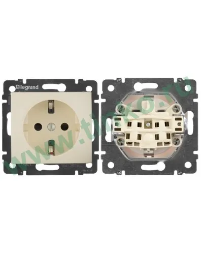 Розетка Valena 2К+3 с защитными шторками, на винтах 16А 250В, слоновая кость (774321). Розетка. LegranD в Абакане